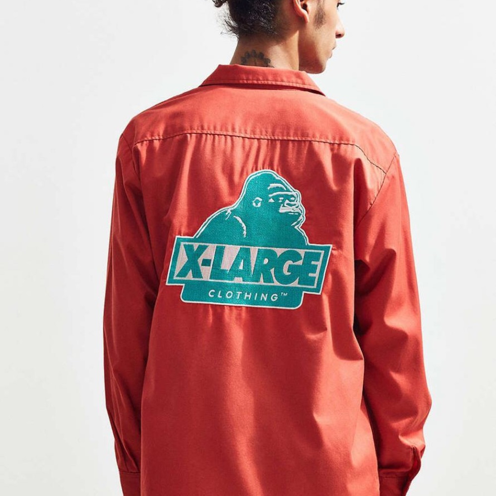 XLarge button down 🦍 - Picture 6 of 6
